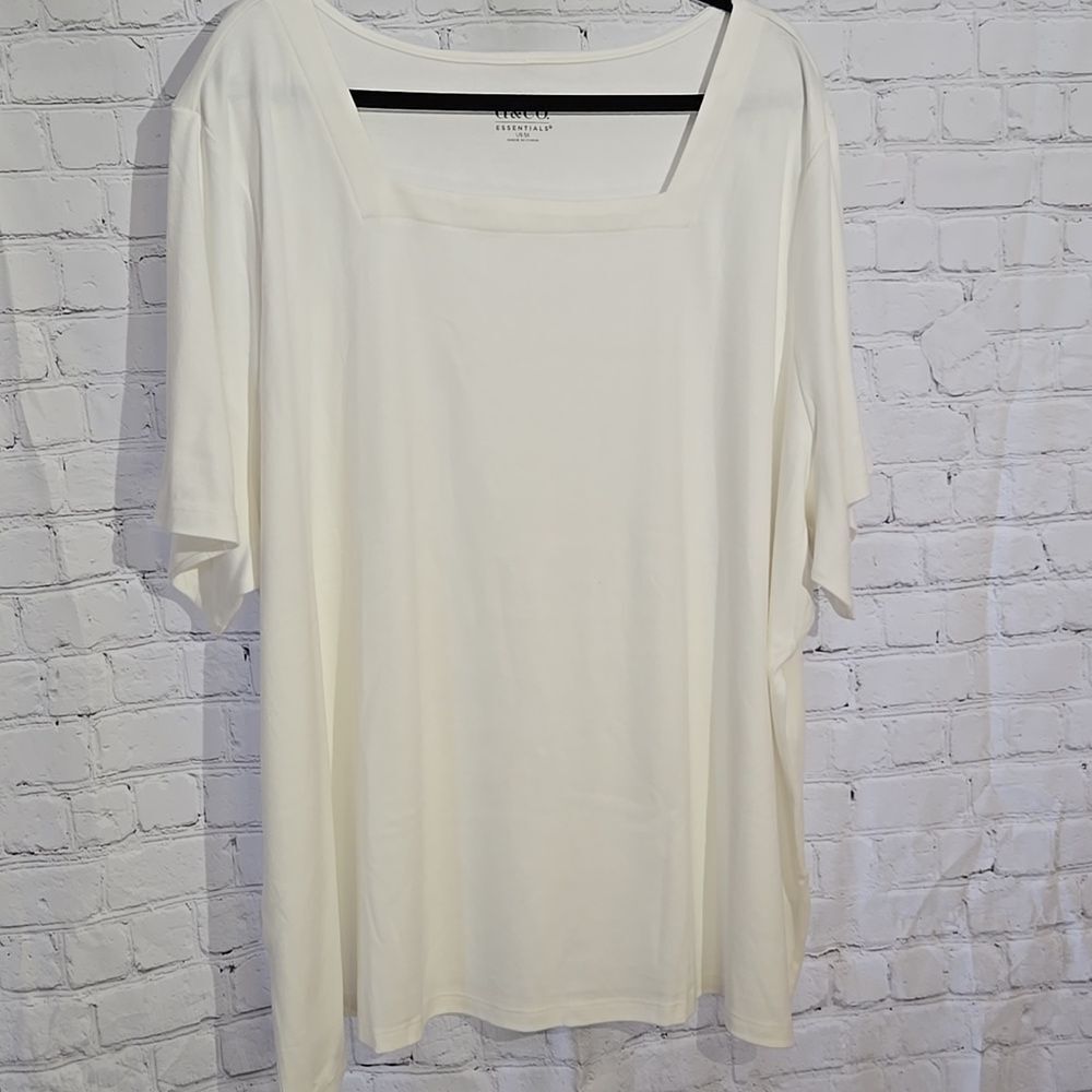d&co. Essentials White Plus Size 5X T Shirt NWOT